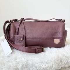 新品★toleur トーラ★カウレザー ロール ショルダーバッグ★ワイン★完売 新品☆toleur トーラ☆カウレザー ロール ショルダーバッグ☆ワイン