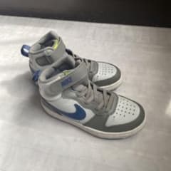 Nike ハイカットスニーカー グレー　17cmのサムネイル