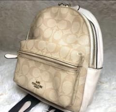 COACH シグネチャー ミニリュック ベージュ ホワイト - メルカリ