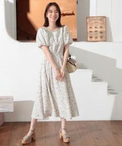 【最終値下げ】フラワープリント 半袖ロングワンピースのサムネイル