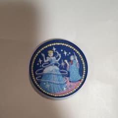 ディズニー シンデレラ 刺繍缶バッジ - メルカリ