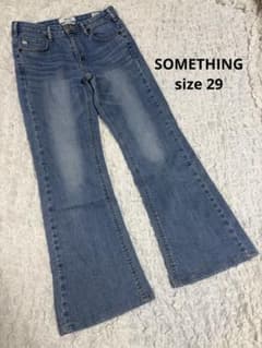 美品　サムシング　フレアデニムパンツ　ストレッチ　脚長効果　LISA　29のサムネイル