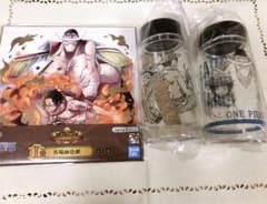 一番くじ　ワンピース　G賞クリアボトル×2個、I賞名場面色紙のサムネイル