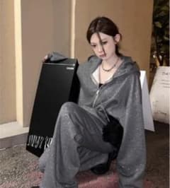 SHEIN 200408623 キラキラセットアップ　グレーのサムネイル