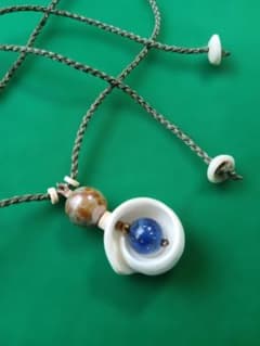 ハンドメイド 貝殻とビーズのネックレス