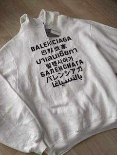 BALENCIAGA 多言語ロゴ フード付きパーカー BALENCIAGA 多言語ロゴ フード付きパーカー - メルカリ