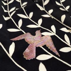A5単衣 セミアンティーク 鳥模様 刺繍 縮緬 黒色 正絹 訪問着 着物 97 A5単衣 セミアンティーク 鳥模様 刺繍 縮緬 黒色 正絹 訪問着 着物 97