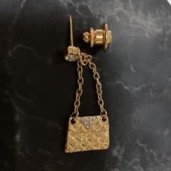 バック型ピンブローチ