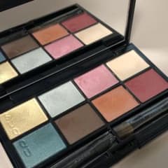 中古 SUQQU スック 2018 クリスマス　アイシャドウ　コンパクト 限定色のサムネイル