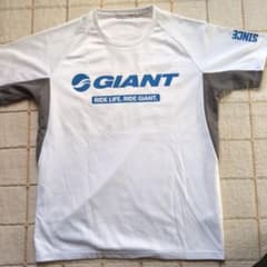 ユニクロ企業コラボＴシャツ GIANTのサムネイル