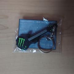 Monster Energy ギター型キーホルダー 非売品のサムネイル
