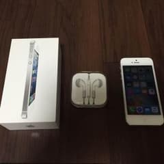 iPhone5 32GB 本体箱付きイヤホン付きのサムネイル