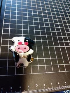 七宝焼／ウシさんピンバッジのサムネイル