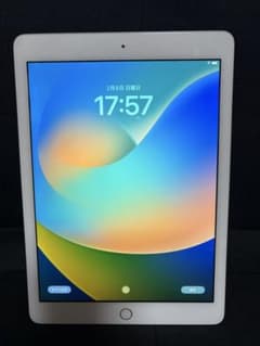 美品！iPad Wi-Fi 32GB ゴールド 2017年モデルのサムネイル