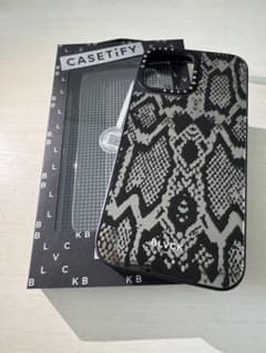 CASETiFY ケースティファイ　BLVCK  iPhone13proのサムネイル