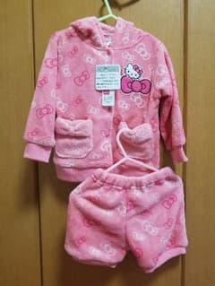 キティちゃんのセットアップとワンピース。のサムネイル