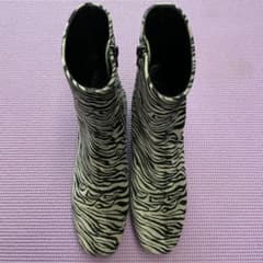 MARISA RAY Zebra Boots, Size 39
