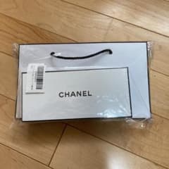 CHANELの石鹸と紙袋のサムネイル