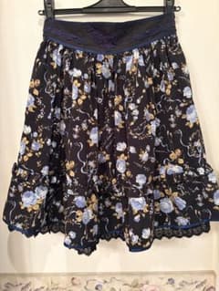 axes femme 花柄フレアスカート ティアード レース装飾のサムネイル