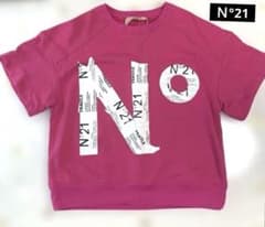 ヌメロヴェントゥーノ N°21 ピンクの可愛い半袖トレーナーロゴ