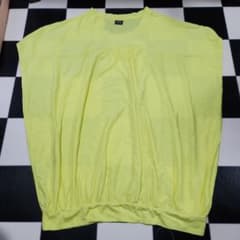 鮮やかなイエローのゆったり半袖Tシャツのサムネイル