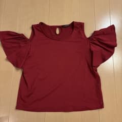 INGNIイング　オフショルダー Tシャツ 肩あき フリルTシャツ 赤のサムネイル