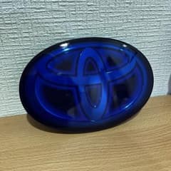 トヨタ ミリ波レーダー フロント エンブレム 11×16cm（キャンディブルー）のサムネイル