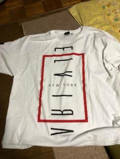エルビラ Ｔシャツのサムネイル