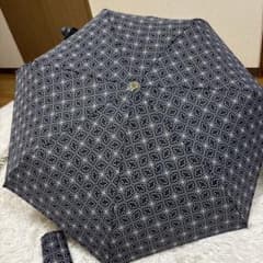 新品未使用】トリーバーチ 折り畳み傘 ワンタッチ 総柄 - メルカリ