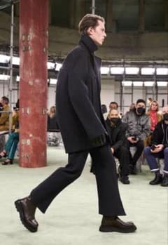 ひ*げ様 BOTTEGA VENETA 22AW ストラウトストレッチカーブロン - メルカリ