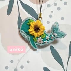 カ*ル様 amiko くじら ブローチ キーホルダーのサムネイル