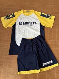LIBERTA サッカーウェア 半袖シャツとショートパンツセット - メルカリ