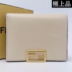 極上品】FENDI フェンディ 二つ折り財布 ベージュ ゴールド 8M0420
