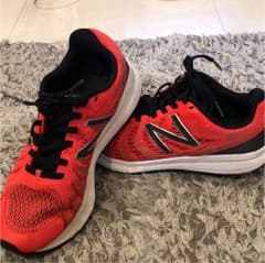 ニューバランス ランニングシューズのサムネイル