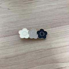 Kẹp tóc ba bông hoa MARY QUANT màu vàng - 3