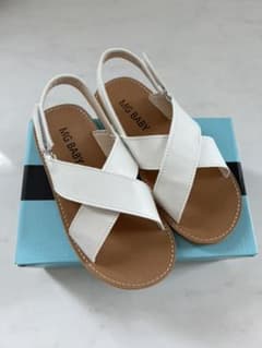 サンダル　白　新品　女の子のサムネイル