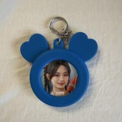 TWICE ツウィ TZUVELY キーホルダー　缶バッチケースキーホルダーのサムネイル