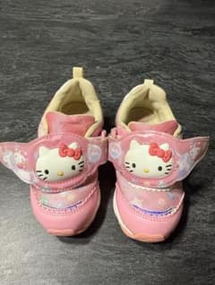 【12/26迄sale 】キティ15CM スニーカー 振動でキティの顔が光る靴