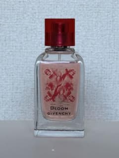 Givenchy Bloom 香水 ピンク