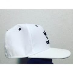 adidas originalのサムネイル