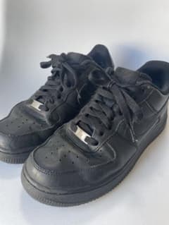 Nike Air Force 1 ブラックスニーカーのサムネイル