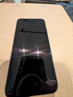 Apple iPhone SE 3 ミッドナイト 本体のサムネイル