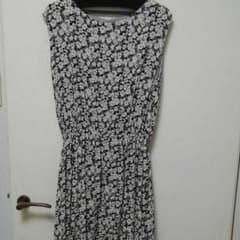 値下げ☆8900円→2499円☆ROSSOのリバーシブル花柄ワンピース☆のサムネイル