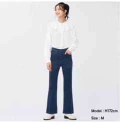 値下げ！GU コーデュロイフレアパンツ　ネイビー　Mサイズのサムネイル