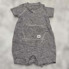 GAP グレー ポケット付きロンパースのサムネイル