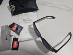 Ray-Ban RB 4262D ブラック サングラスのサムネイル
