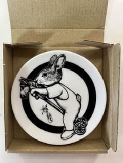 ヒグチユウコ　ボリス雑貨店　NO28長角皿 うさぎにのって【新品】 ヒグチユウコ ボリス雑貨店 午皿 豆皿ウサギとウマ 2026年 - メルカリ