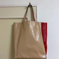 定価の半額以下の値下げ！MARNIレザートートバックのサムネイル