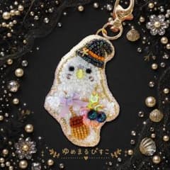 ハロウィンインコゴーストのビーズ刺繍チャームのサムネイル