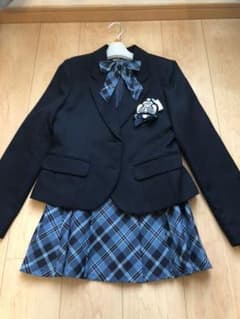 卒業式 女の子 スーツのサムネイル